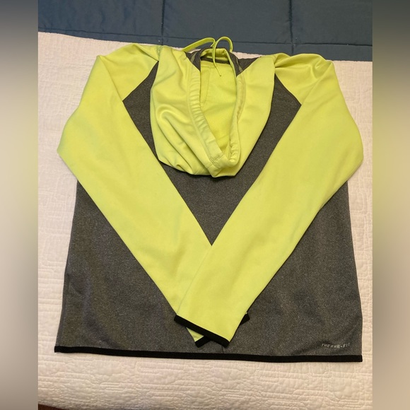 Nike Therma Fit sweatshirt. Size medium - Picture 6 of 8
